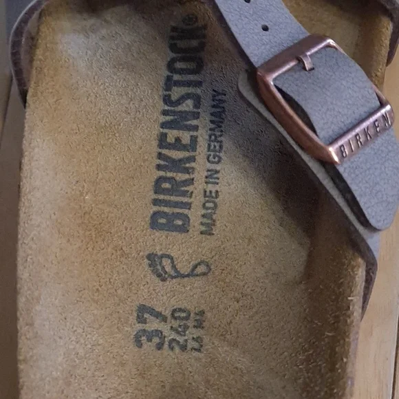 Brand new, w/o tags, Birkenstocks - Picture 2 of 4